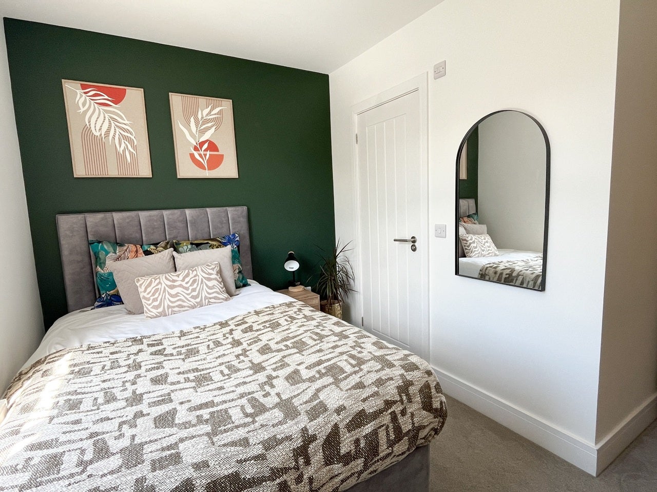 Room Khyber Road in Poole