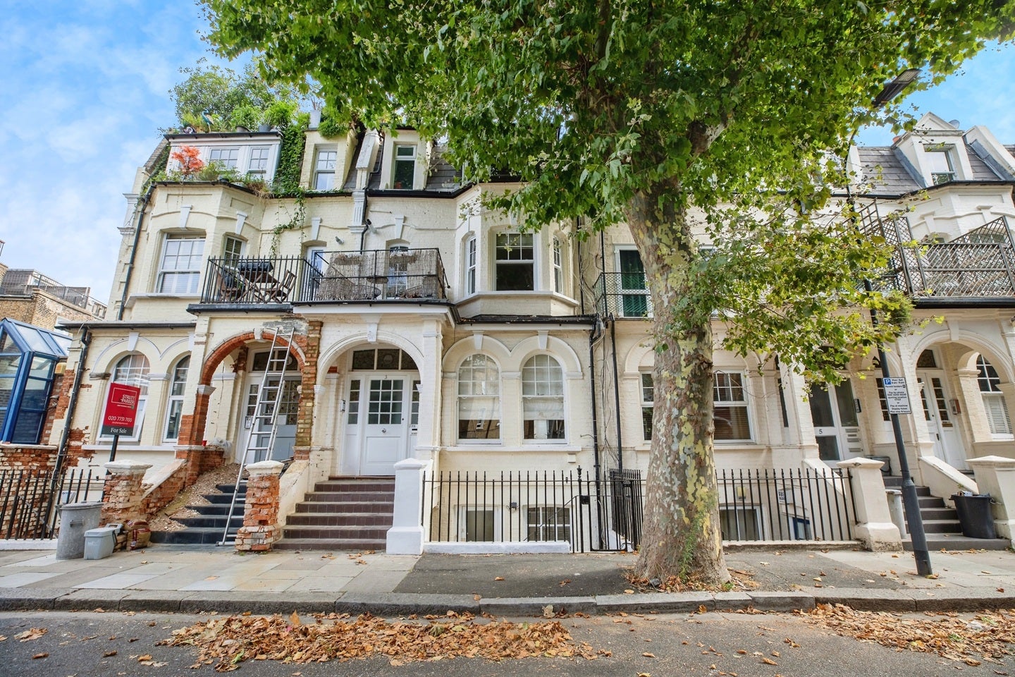 Flat Crookham Road in Greater London