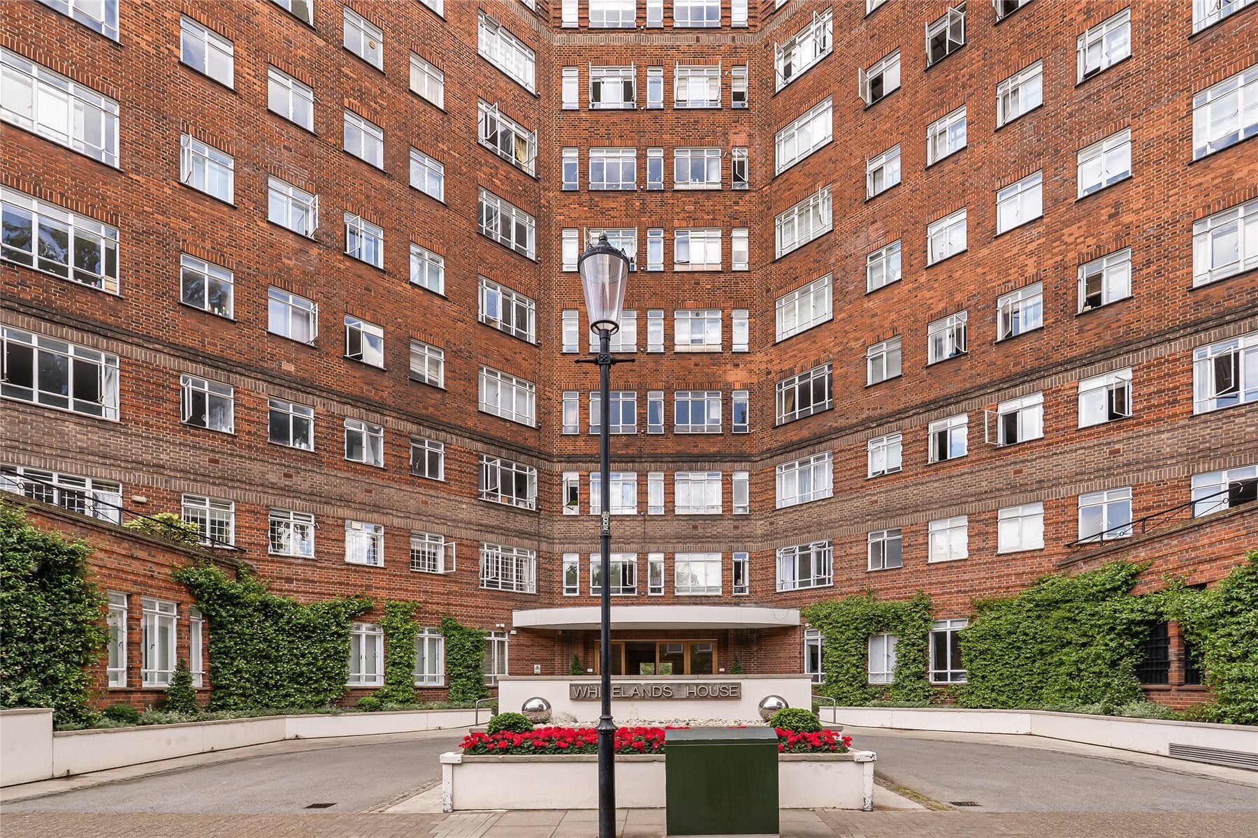 Flat Walpole Street in Greater London