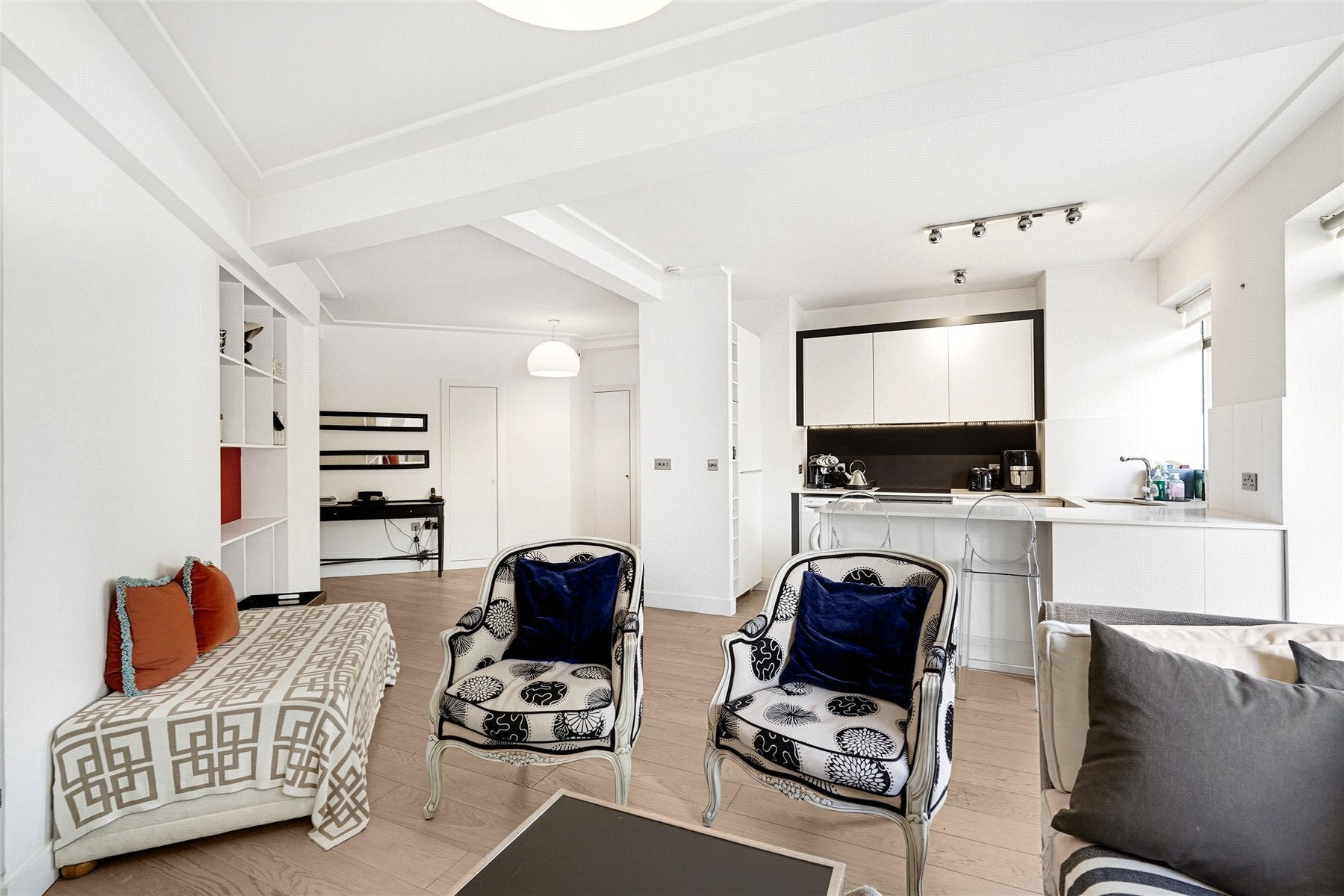 Flat Walpole Street in Greater London