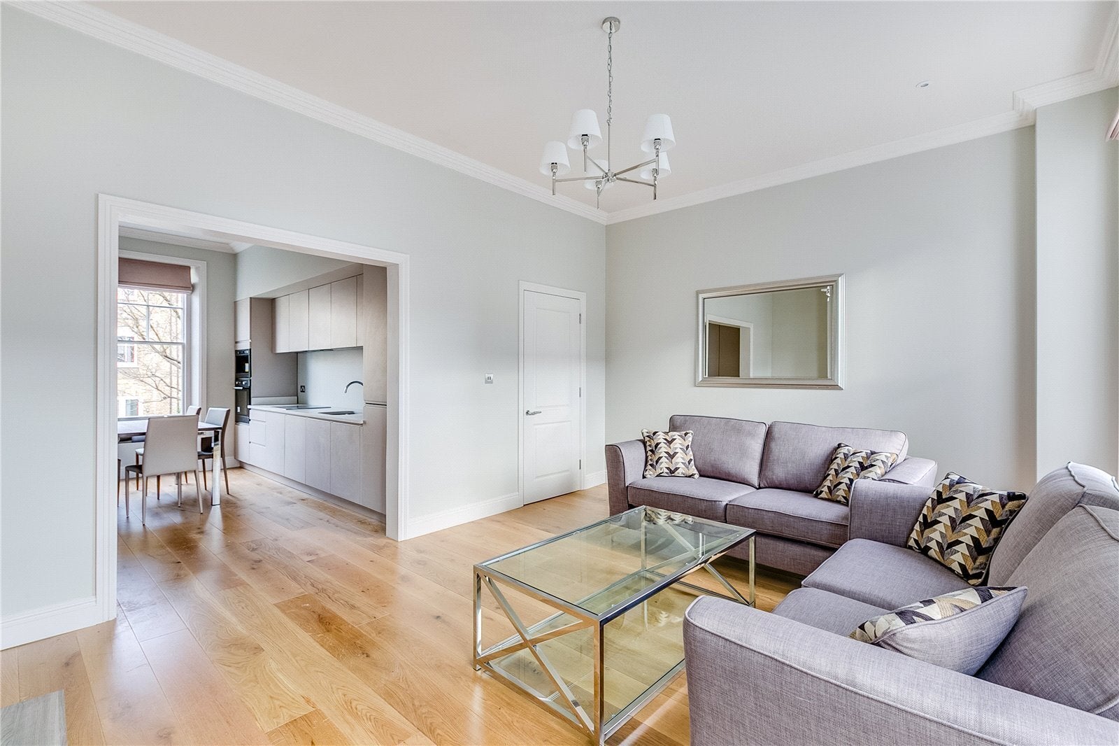Flat Grosvenor Avenue in Greater London