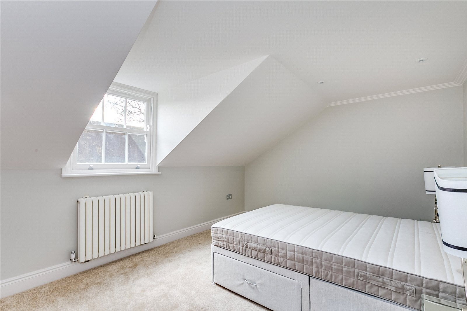 Flat Grosvenor Avenue in Greater London