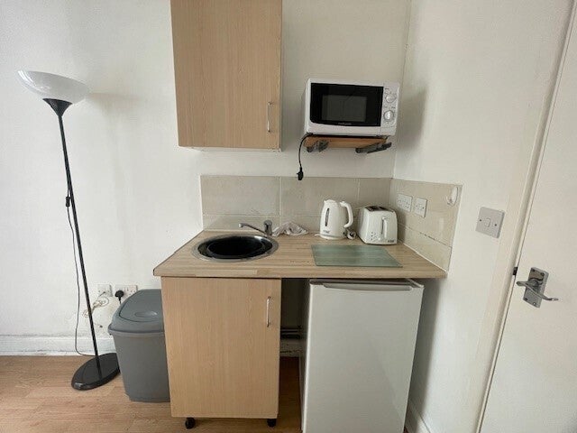 Room Wheelwright Road in Birmingham