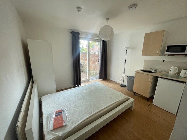 Room Wheelwright Road in Birmingham