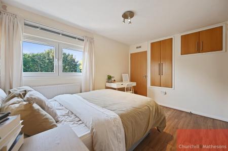 Flat Bloomsbury Close in Greater London