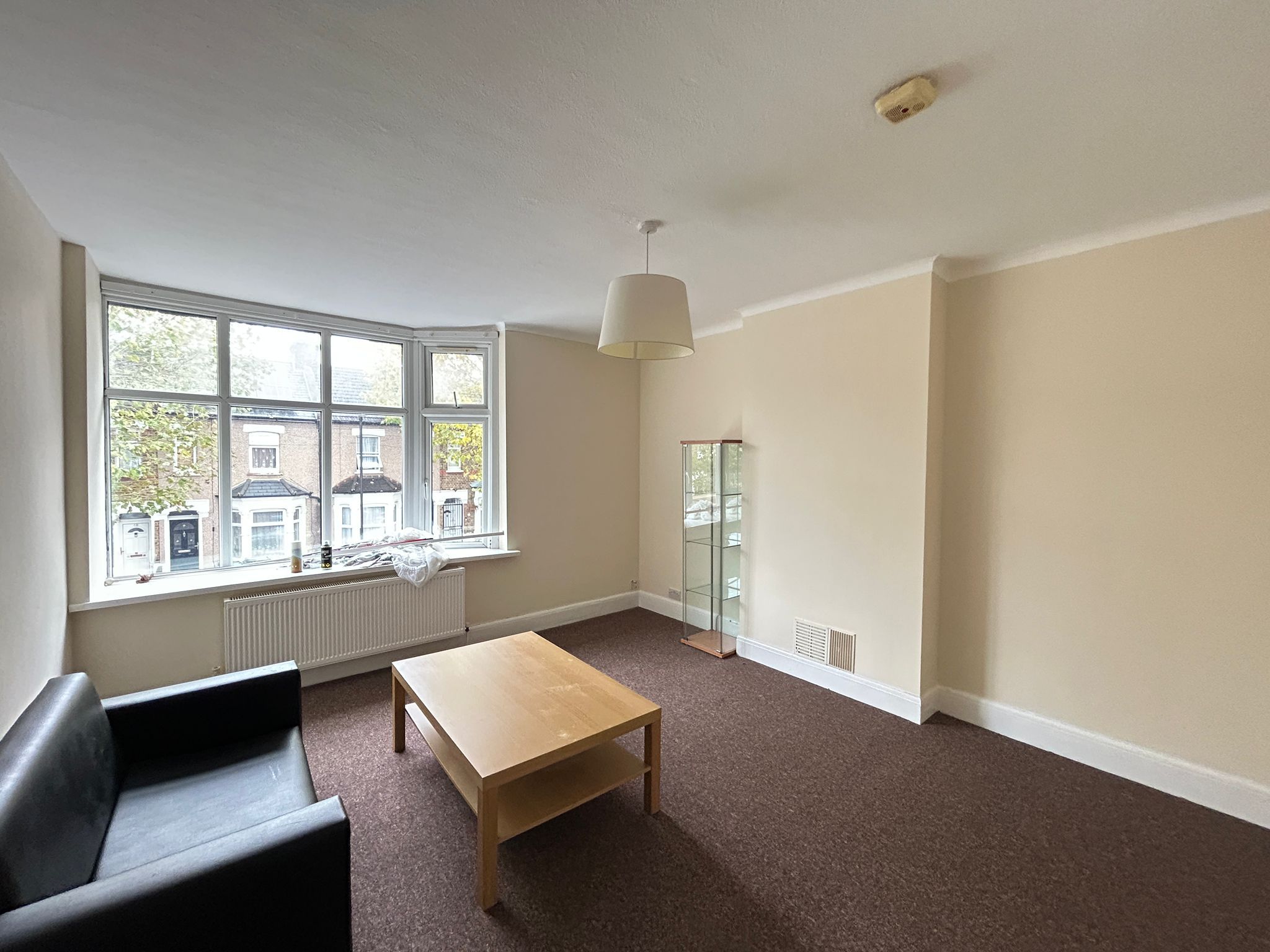 Flat Salmons Road in Greater London