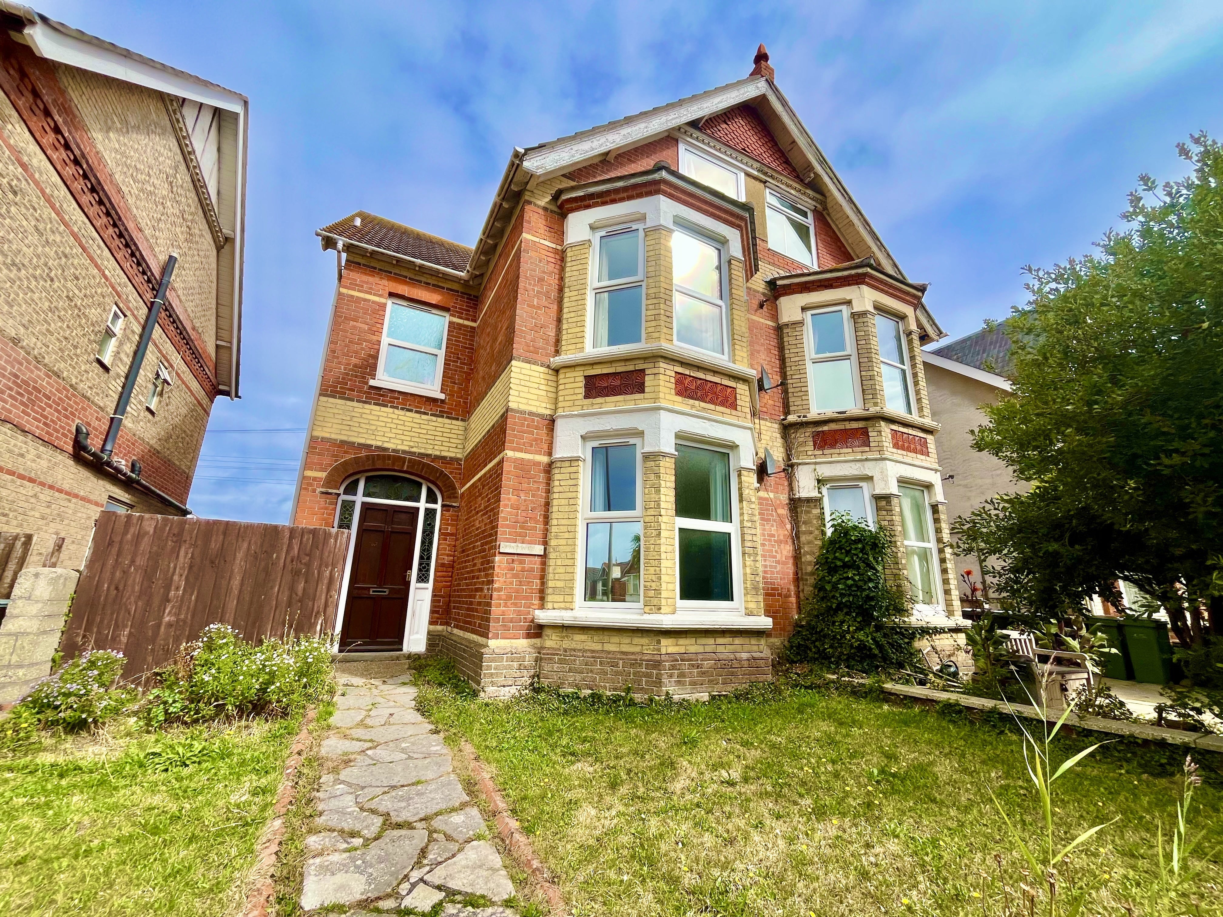 Flat Abbotsbury Road in Weymouth