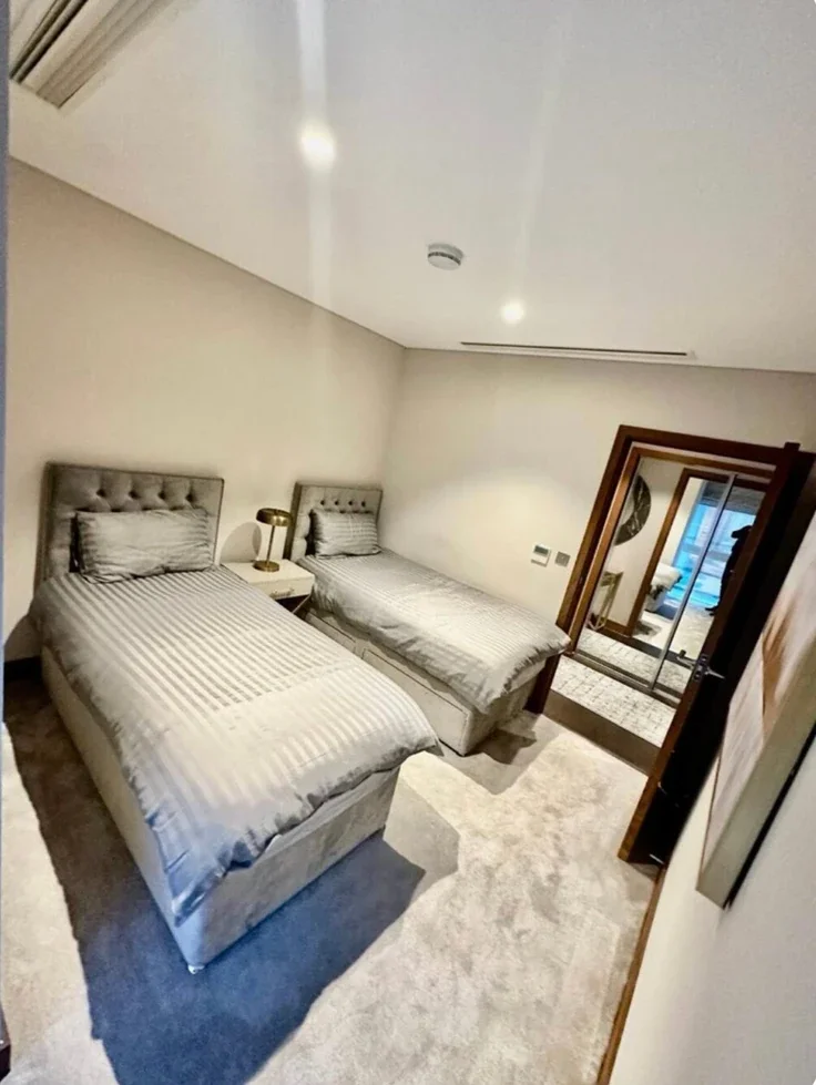 Flat Queenstown Road in Greater London