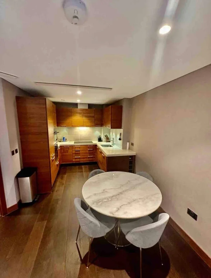 Flat Queenstown Road in Greater London