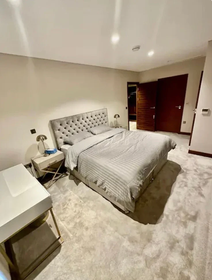 Flat Queenstown Road in Greater London