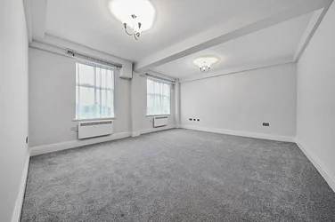 Flat Wellesley Road in Greater London