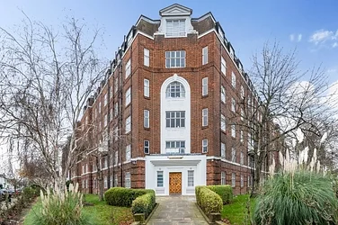 Flat Wellesley Road in Greater London