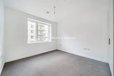 Flat Mizzen Street in Greater London