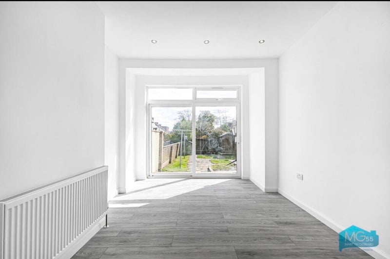 Room Stirling Road in Greater London