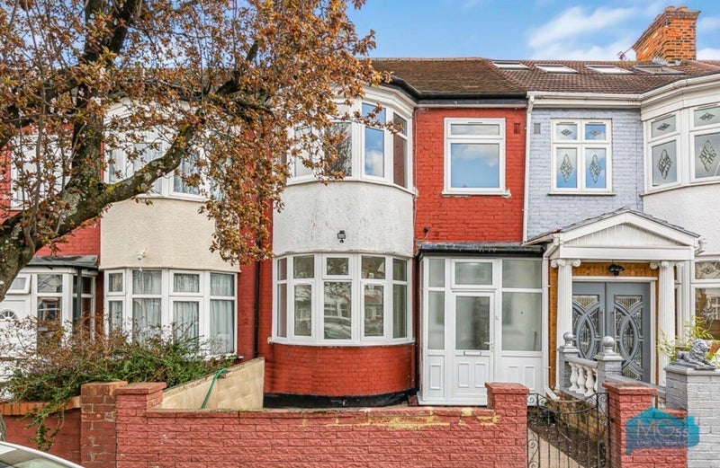 Room Stirling Road in Greater London