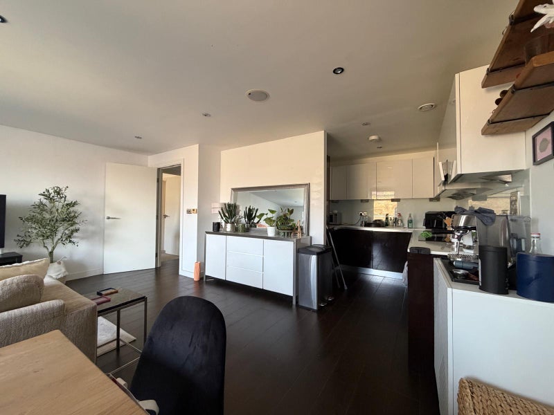 Flat Northbourne Road in Greater London
