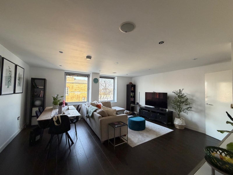Flat Northbourne Road in Greater London