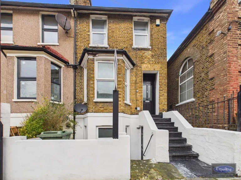 House Bexley Road in Greater London