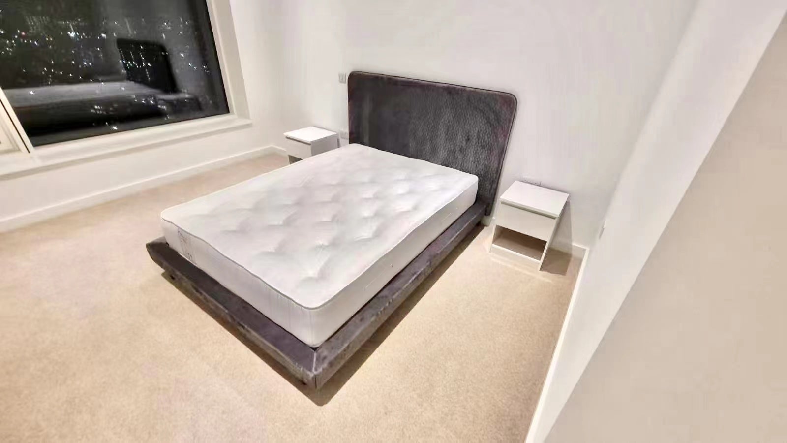 Flat Deacon Street in Greater London