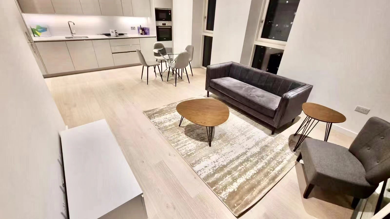 Flat Deacon Street in Greater London
