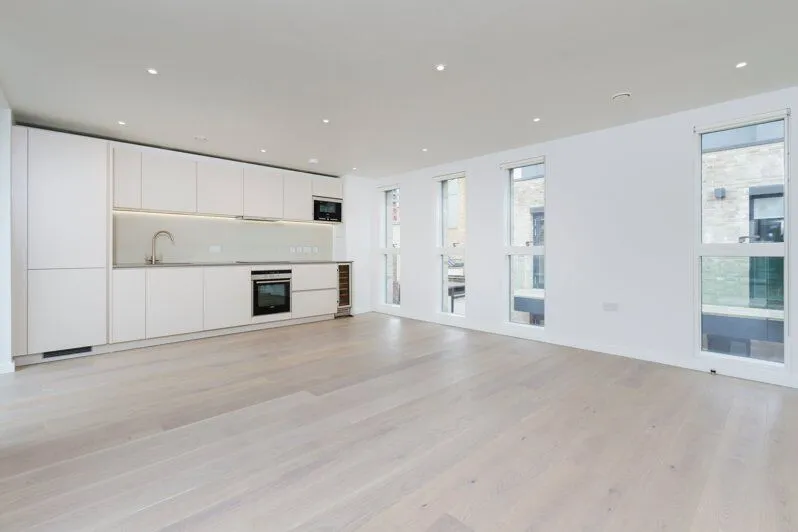 Flat Conduit Street in City of Westminster