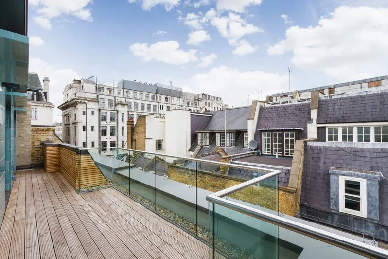 Flat Conduit Street in City of Westminster