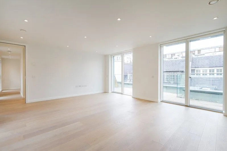 Flat Conduit Street in City of Westminster