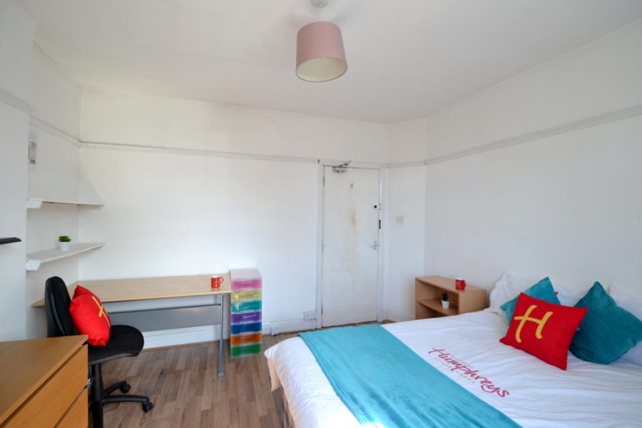 Room Rolleston Drive in Nottingham