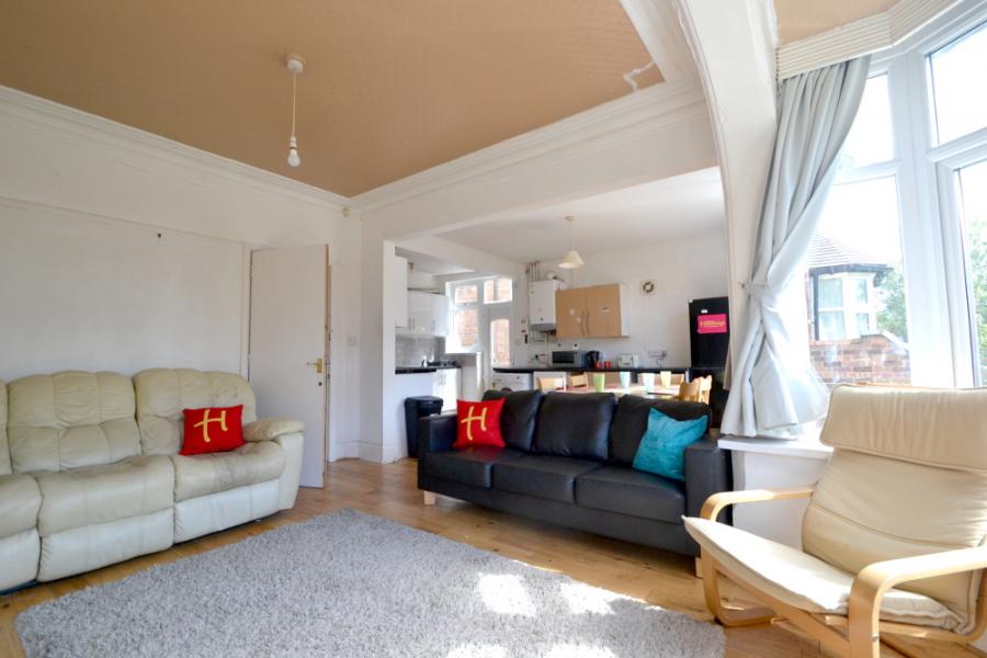 Room Rolleston Drive in Nottingham