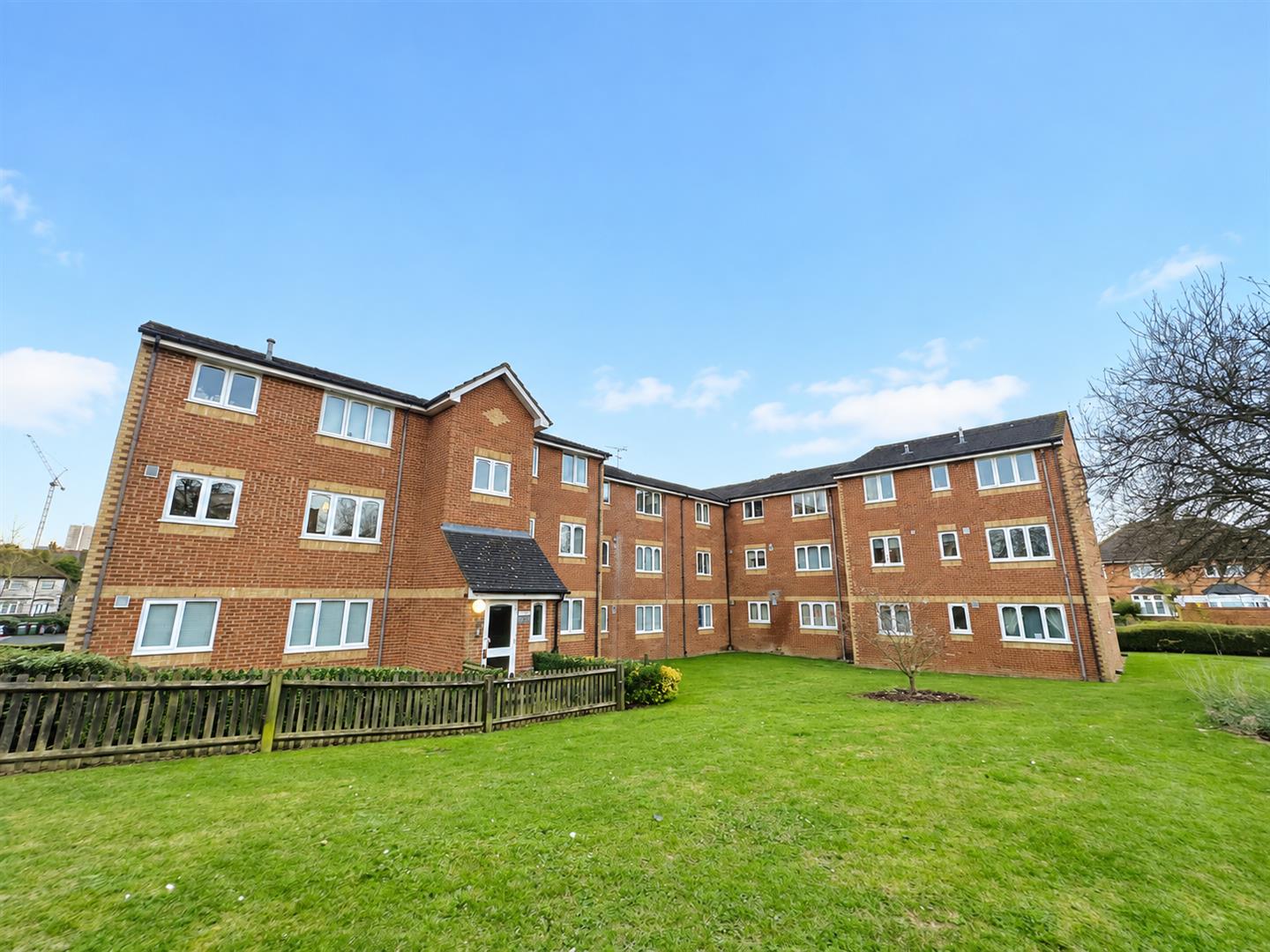 Flat Chiswell Court in Watford