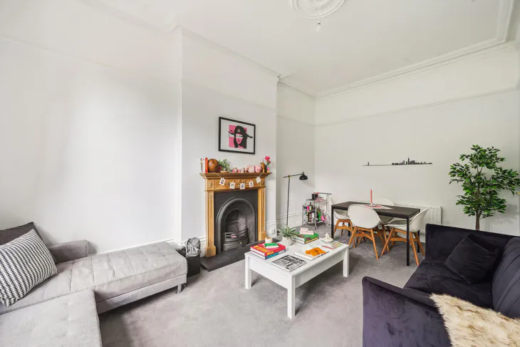 Flat Elgin Crescent in Greater London