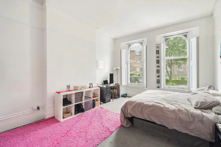 Flat Elgin Crescent in Greater London
