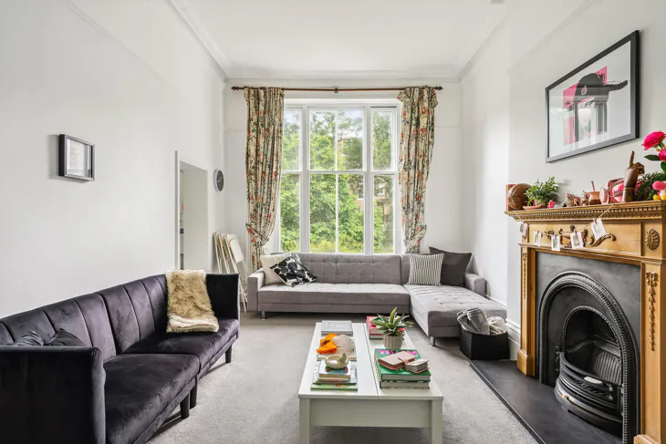 Flat Elgin Crescent in Greater London