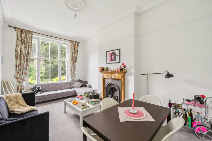 Flat Elgin Crescent in Greater London