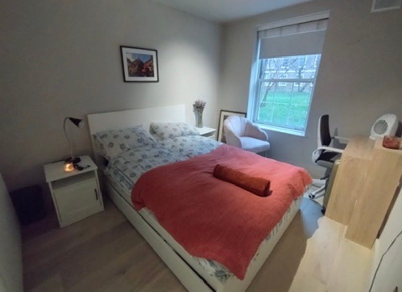 Room Bell Lane in Greater London