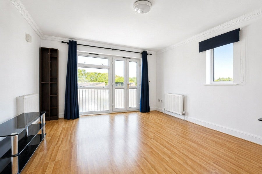 Flat Little Cattins in Harlow