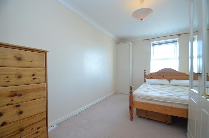 Flat Pembroke Road in Greater London