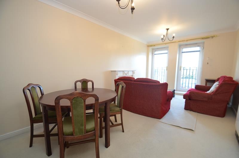 Flat Pembroke Road in Greater London