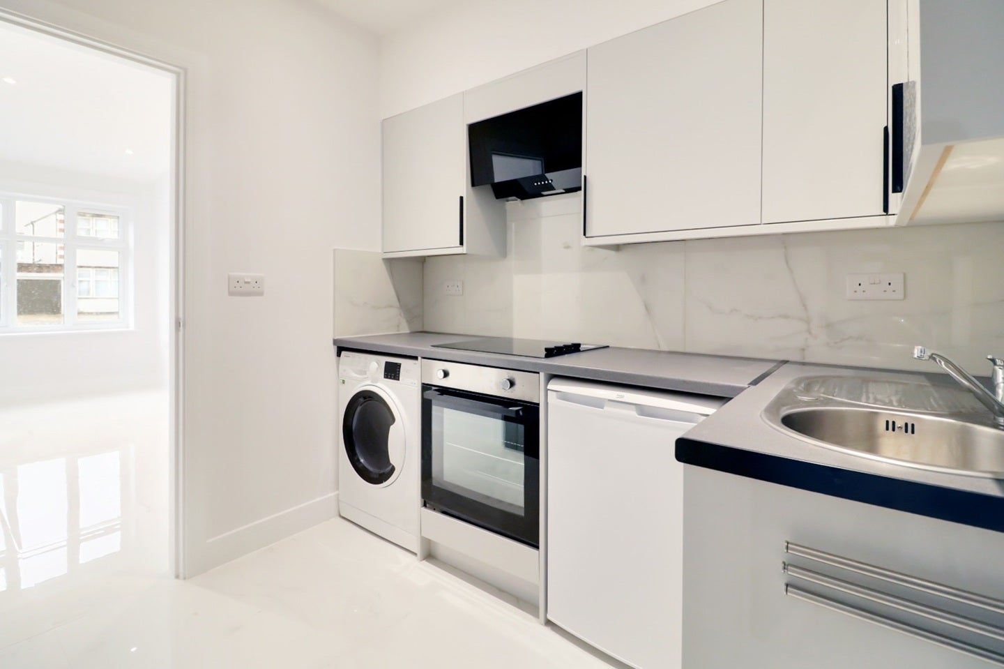 Flat Willowcourt Avenue in Greater London