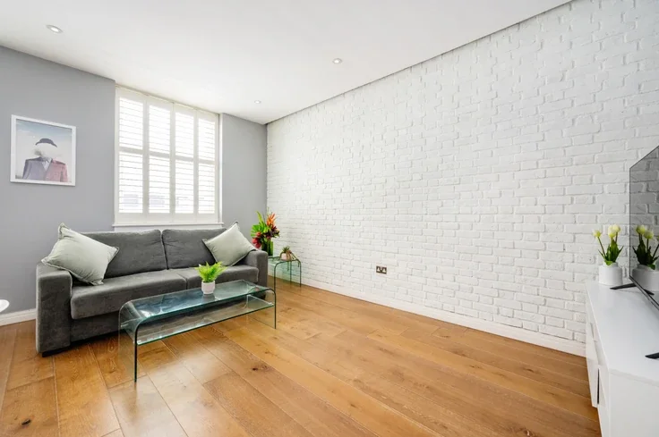 Flat Drury Lane in Greater London