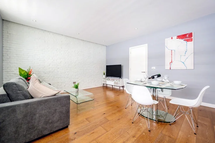 Flat Drury Lane in Greater London