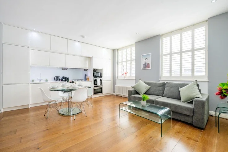 Flat Drury Lane in Greater London