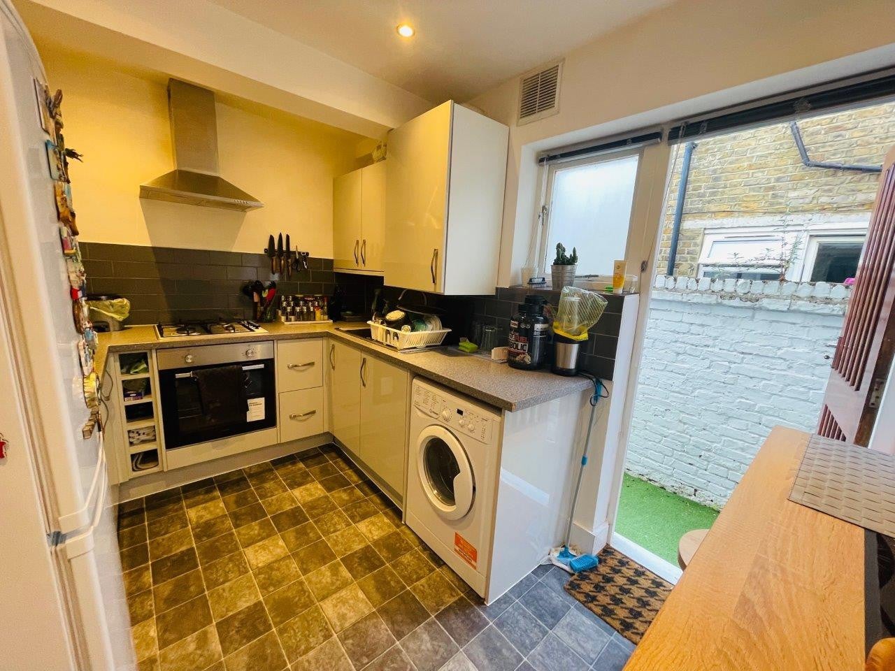 Flat Purves Road in Greater London