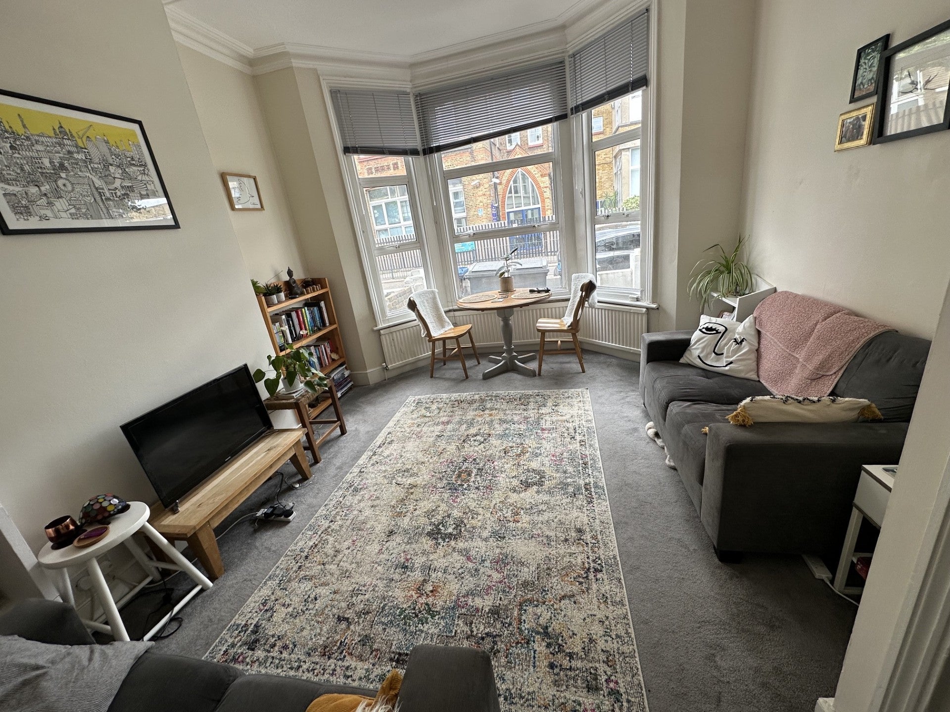 Flat Purves Road in Greater London