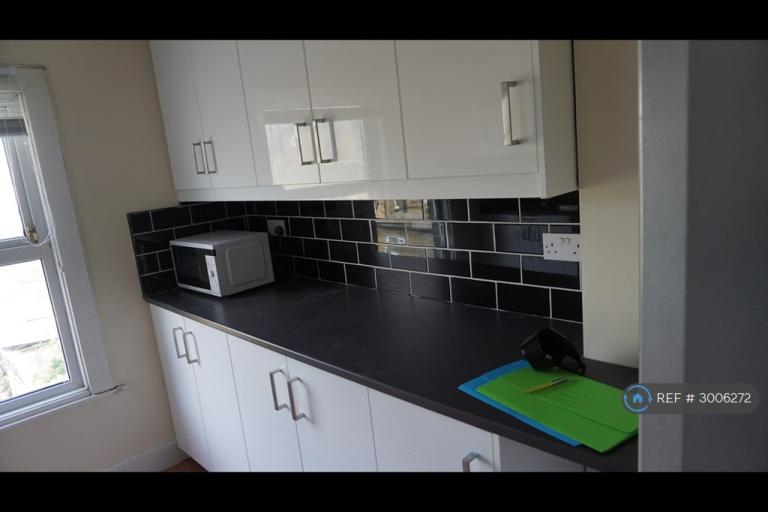 Room Ancona Road in Greater London