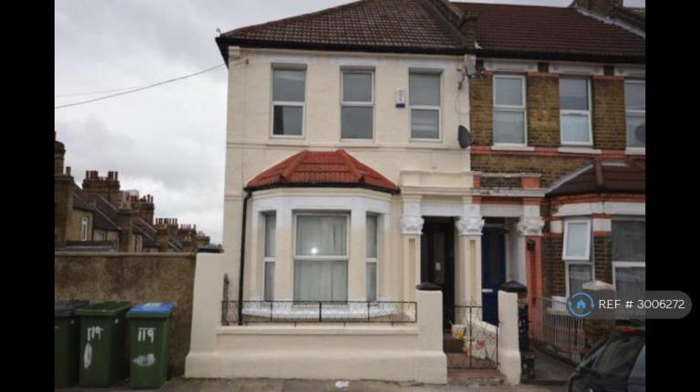 Room Ancona Road in Greater London