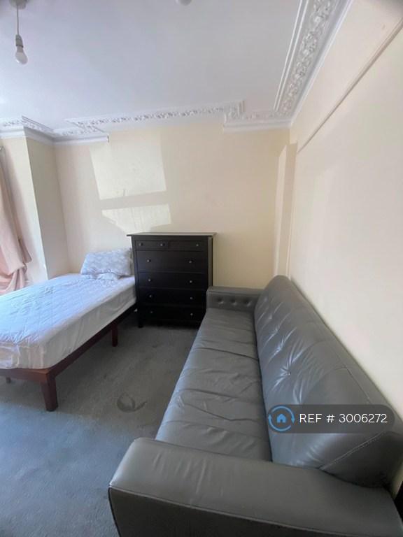 Room Ancona Road in Greater London