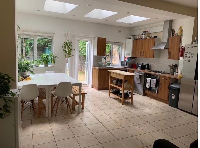 Room Ravenslea Road in Greater London