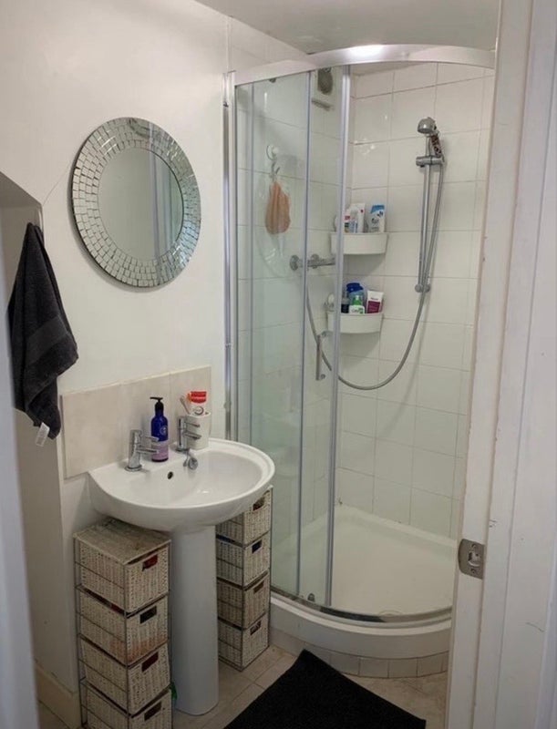 Room Ravenslea Road in Greater London