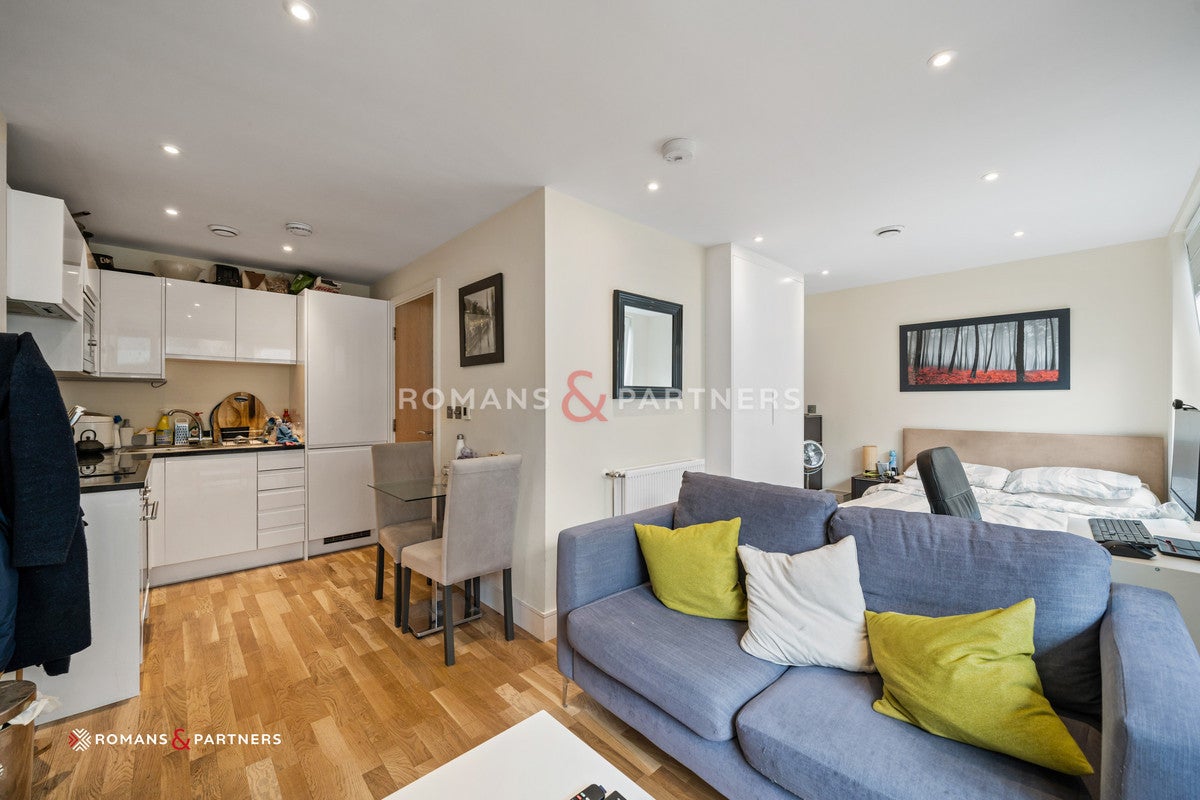 Flat Burdett Road in Greater London